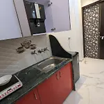 Cozy 1 Bhk Condo With Amenities